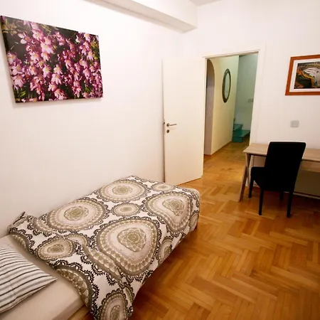 Grande Centar With Parking Διαμέρισμα *