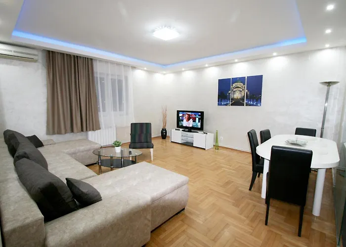 Grande Centar With Parking Διαμέρισμα *